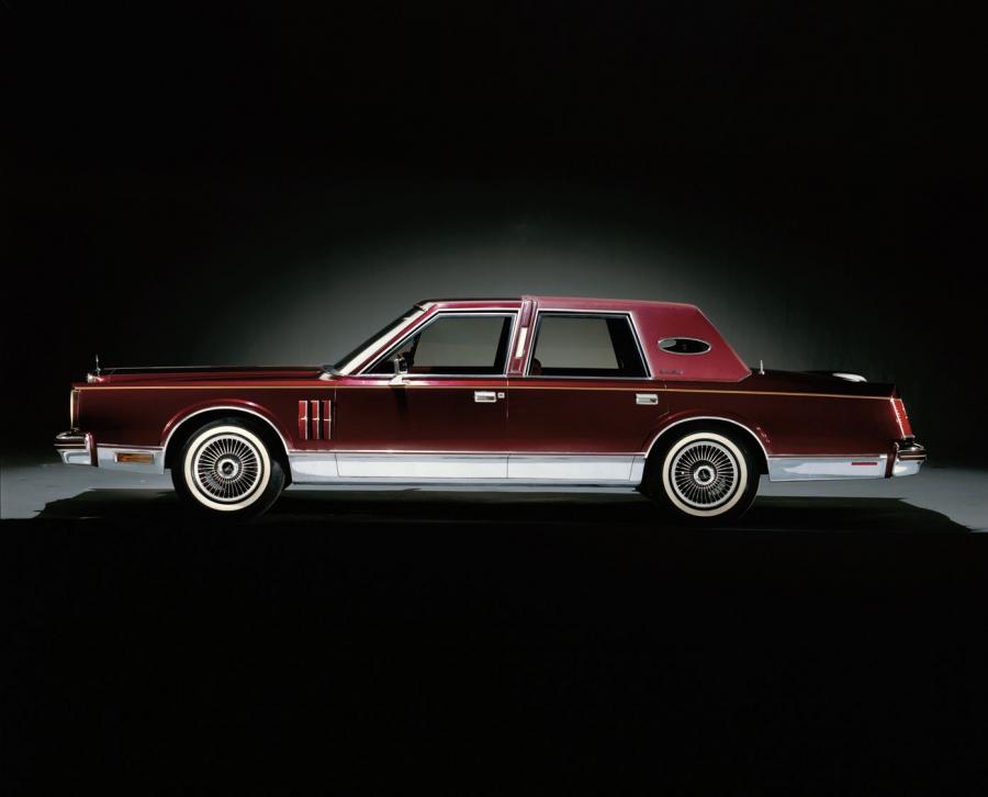  Lincoln Continental Mark VI Sedan 1980 года  (фото 2 из 8)